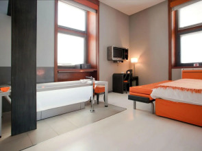 Orange Hotel