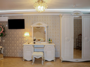 Отель София