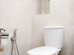 Апартаменты Newly Renovated Condo, Steps to Republic Square