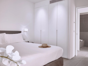 Отель Baobab Suites