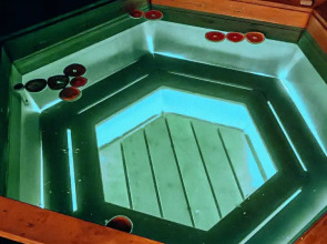 Шале А-фрейм с панорамным остеклением и террасой