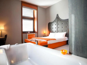 Orange Hotel