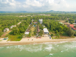 Отель Bandara On Sea