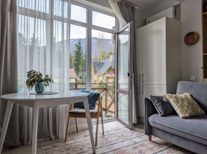 Квартира двухуровневая с видовым балконом в центре Красной Поляны