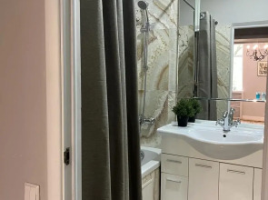 Квартира M.O.O.N APARTMENTS  Толе би Тулебаева кв 8 Центр