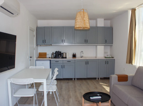 Отель Aloha Suites