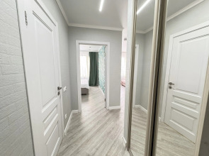 Апартаменты Четырехместная дизайнерская квартира в ЖК "Новин"