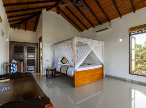 Курортный отель Ananthaya Beach