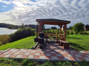 Semenyij Domik U Ozera V Karelii	