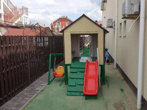 Guest House on Aivazovskogo 38