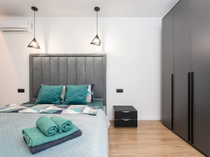 Квартира уютная трехкомнатная с двумя балконами рядом с островом Канта