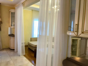 Апартаменты в центре с видом на Севастопольскую бухту