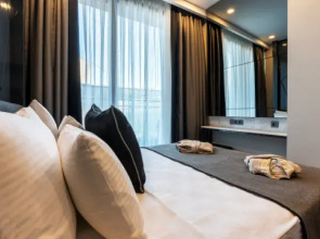 Отель Lucky Monkey