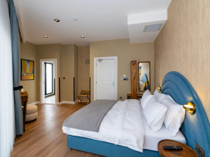 Nenessa Airport Hotel