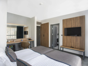 Отель Falcon 1511