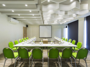 Отель MaxOneHotels Bukit Jimbaran