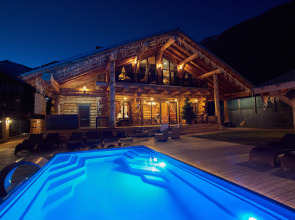 Шале Кедр 760, 5 спален, 12 гостей с бассейном и баней