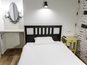 Отель Brick Walls Hotel