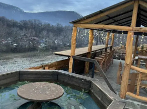 Частный дом с баней бассейном и мангалом на берегу реки