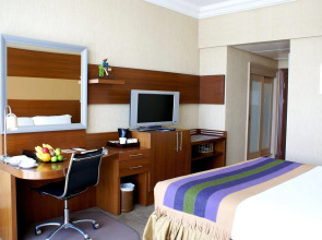 Отель Sheraton Kampala