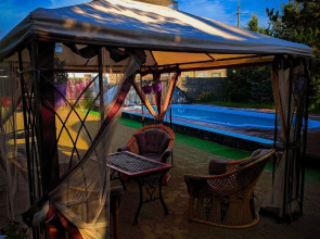 Дом для отдыха с баней и бассейном WoodRay