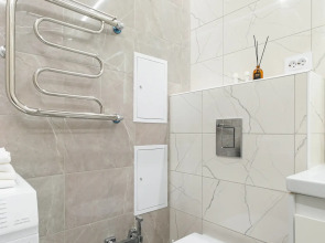 Апартаменты с панорамными окнами на набережной реки