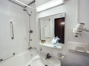 Отель Sheraton Kampala