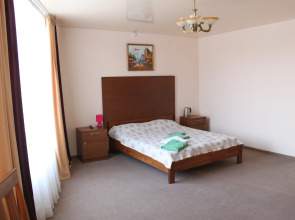 Отель Ягуар