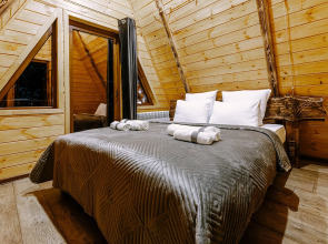 Коттедж в Лесу с Бассейном от Квартирукинг