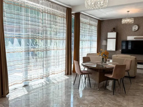 Частный Дом у Леса с Бассейном