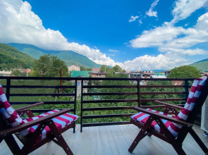 Студия с террасой с панорамным видом на горы