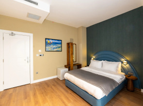 Nenessa Airport Hotel