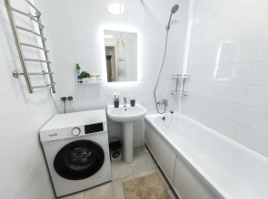 Квартира Вместительная у МРНЦ им. Цыба