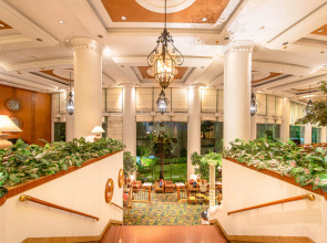 Отель Montien Riverside Hotel Bangkok