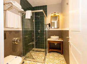 Nenessa Airport Hotel