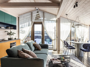 Частный Дом RiverDublDom  с баней и купелью у пруда в Новой Москве