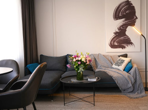 Апартаменты улучшенные в центре города от Sweet Home