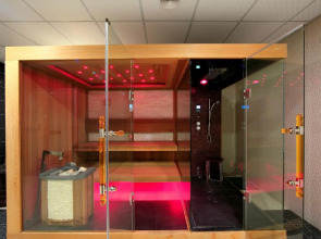 Отель Damas International