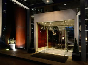 Canary Riverside Plaza Hotel