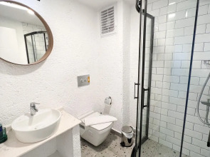 Отель Aloha Suites