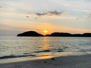 Отель Dlima Beach Inn Langkawi