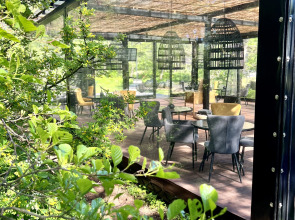 Поляна Глэмпинг, 1-я линия моря (12+)