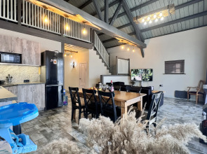 Частный дом коттедж у пристани в центре города