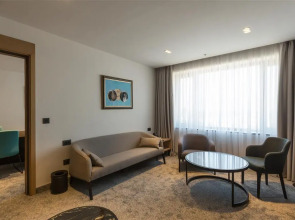 Отель Mona Plaza