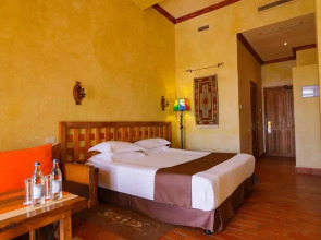 Отель Кавказ