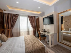 Luxury Airport Hotel by Zazzoni