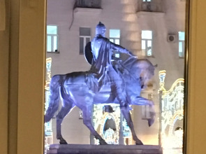 Квартира у Кремля с 2-спальнями и гостиной Шикарный вид