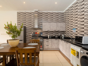 Апарт-отель Royale Suites Luxury Apartment