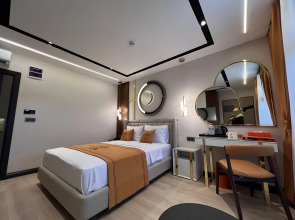 Hotel Elysian Airport