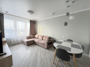 Апартаменты Четырехместная дизайнерская квартира в ЖК "Новин"